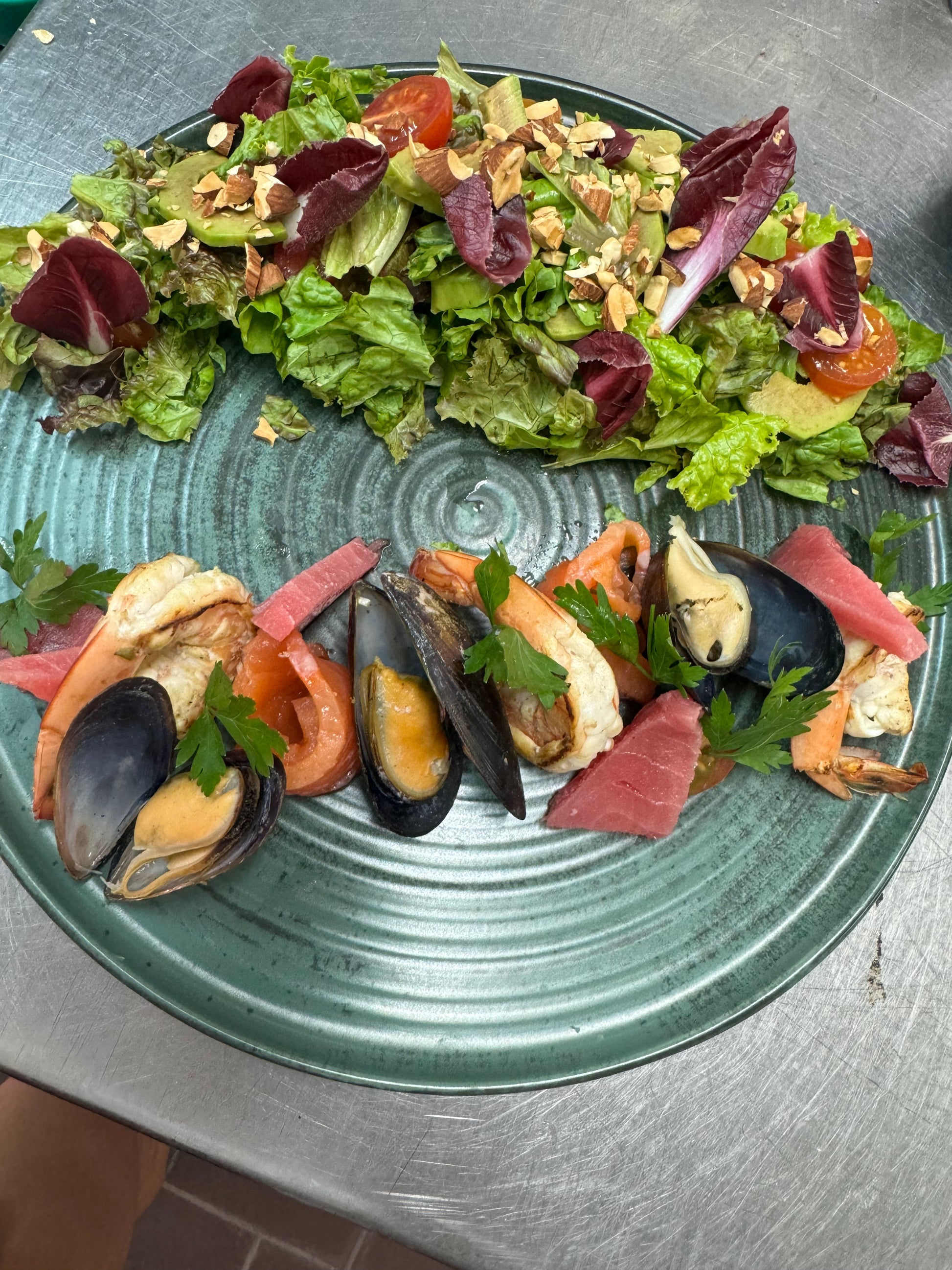 🥗 Seafood & Mixed Greens Salad